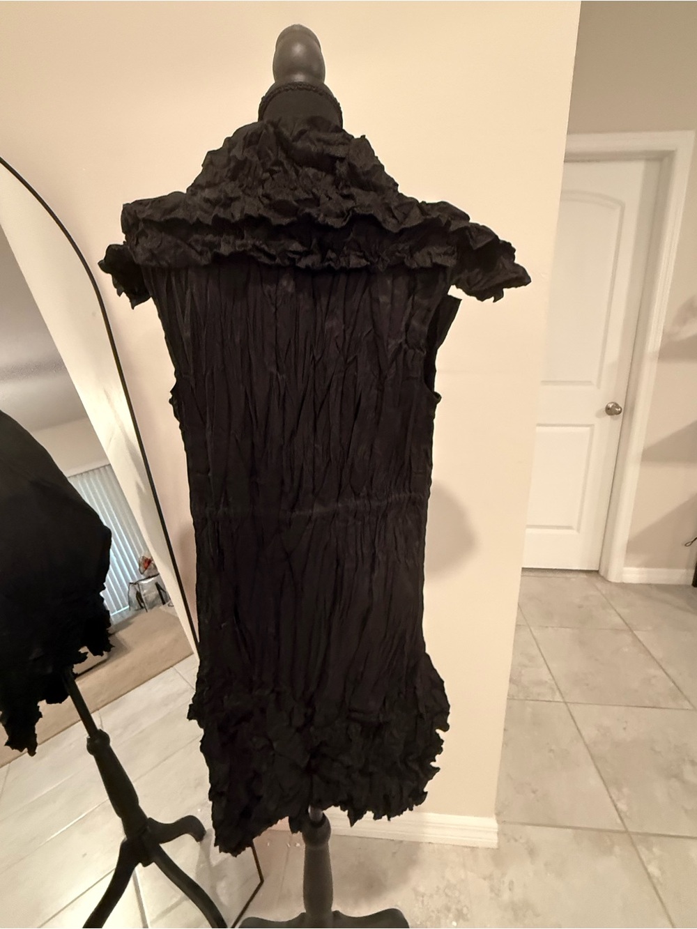 Lindi Black Draped Crinkle Vest - Picture 8 of 11